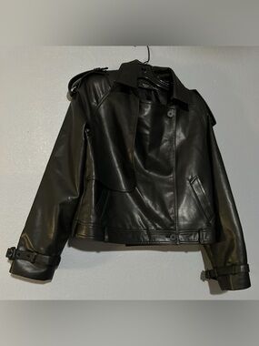 VICI BLACK FAUX LEATHER CROPPED MOTO JACKET